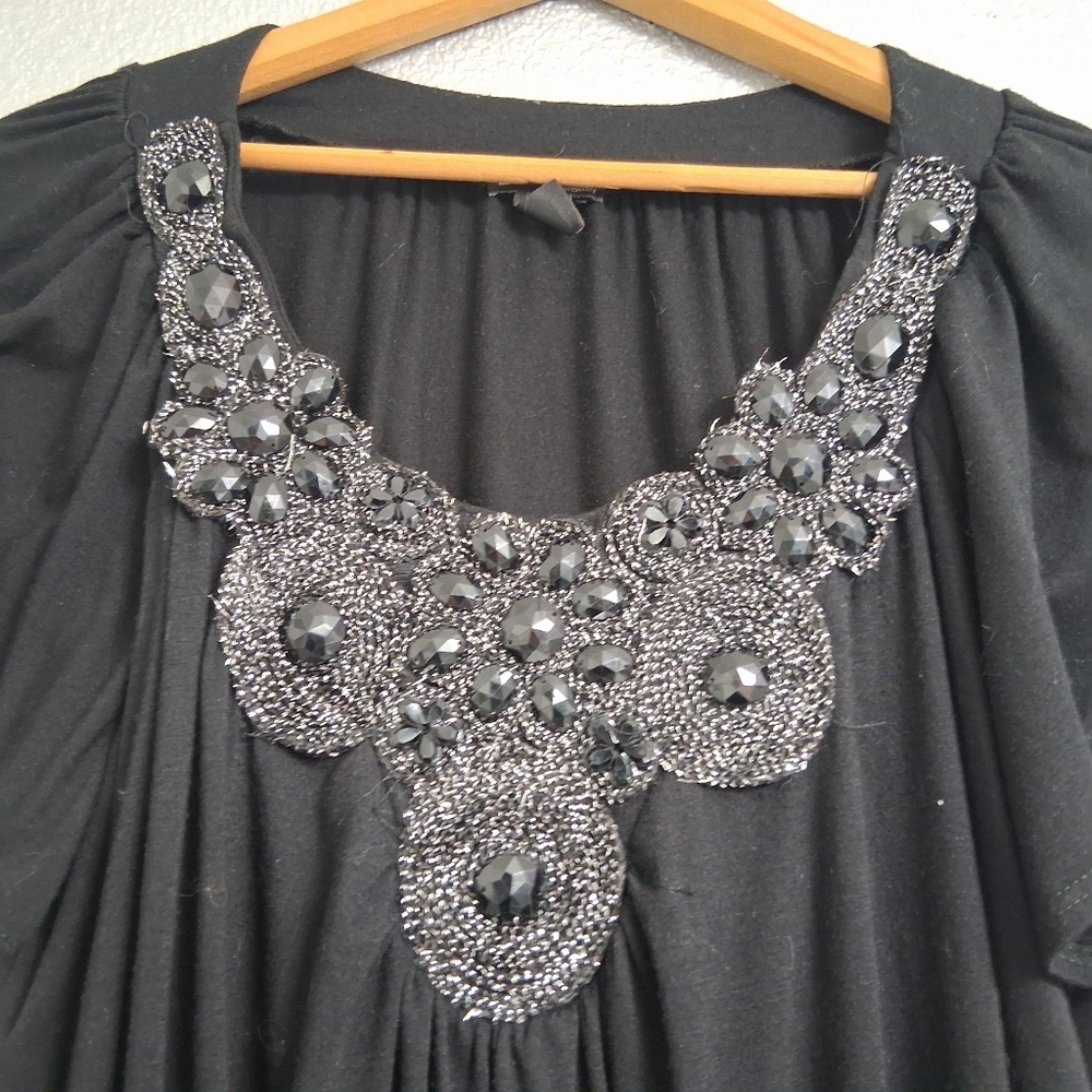 New Directions Embellished Neck Shark Bite Top/Tunic  Size 1X